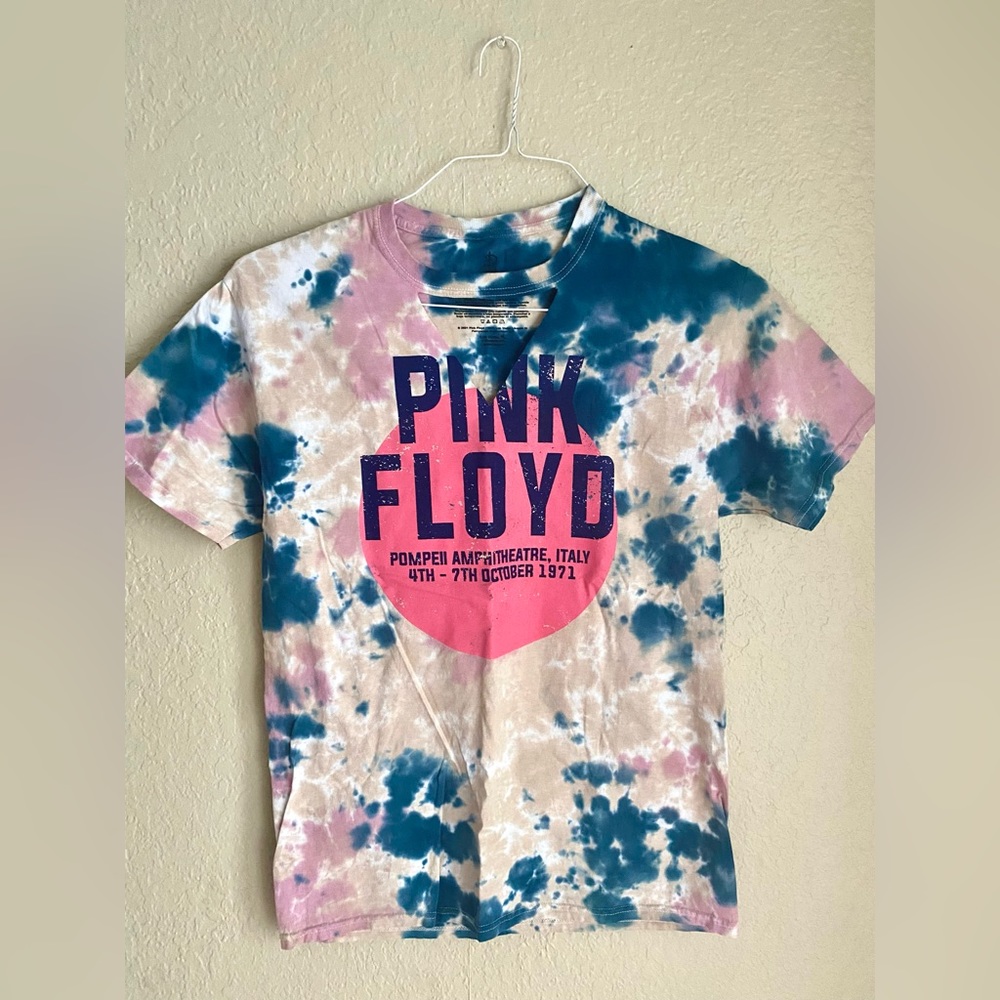 Pink Floyd Vintage Graphic Tie Dye Cut Out Keyhole Tee Shirt **NEW**